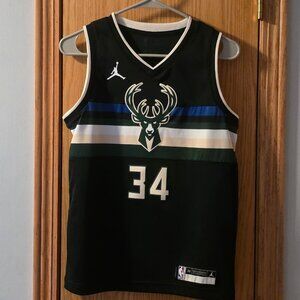 Nike Boy's Antetokounmpo Jersey Size M
